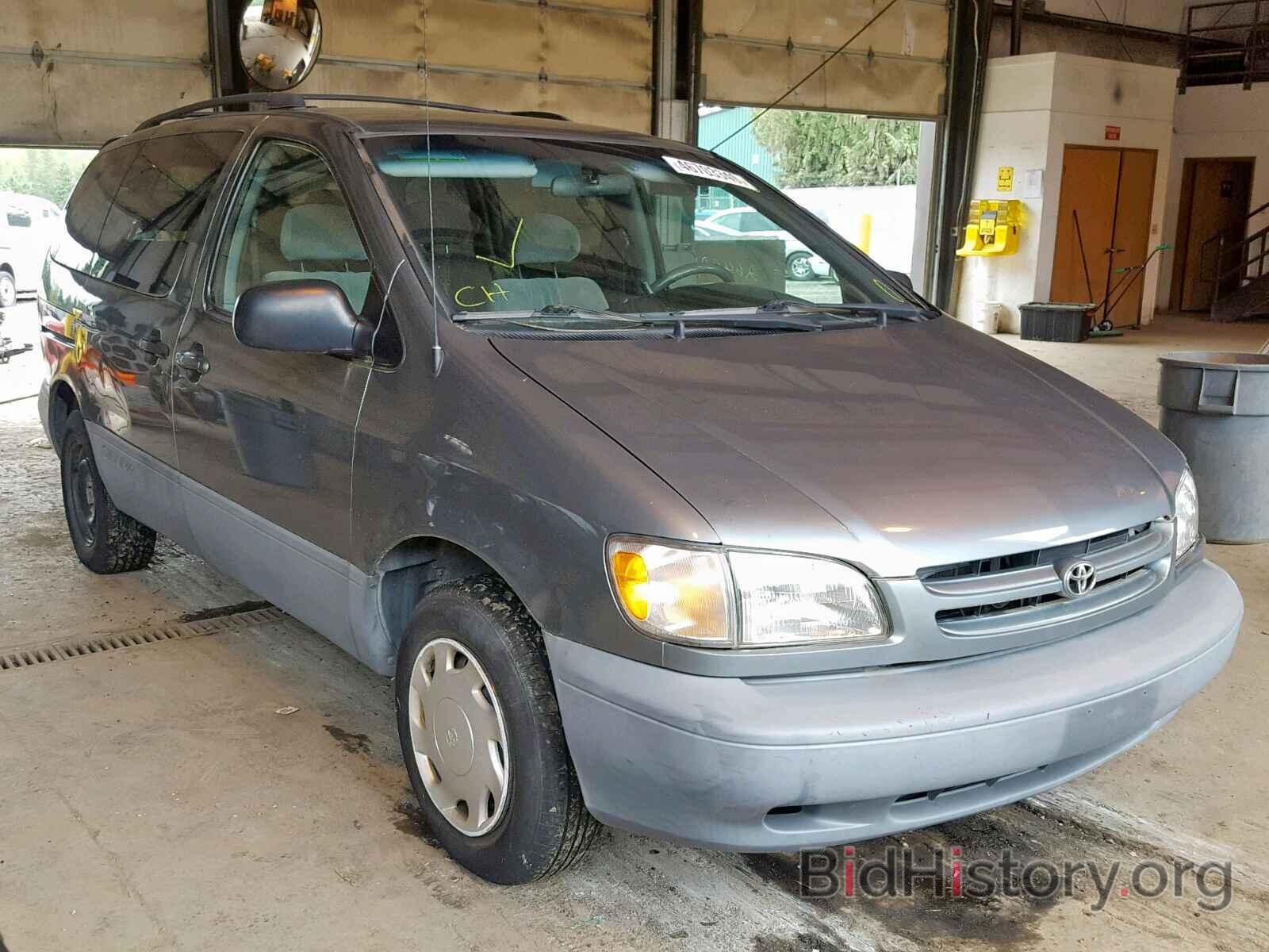 Photo 4T3ZF13CXWU079392 - TOYOTA SIENNA LE 1998