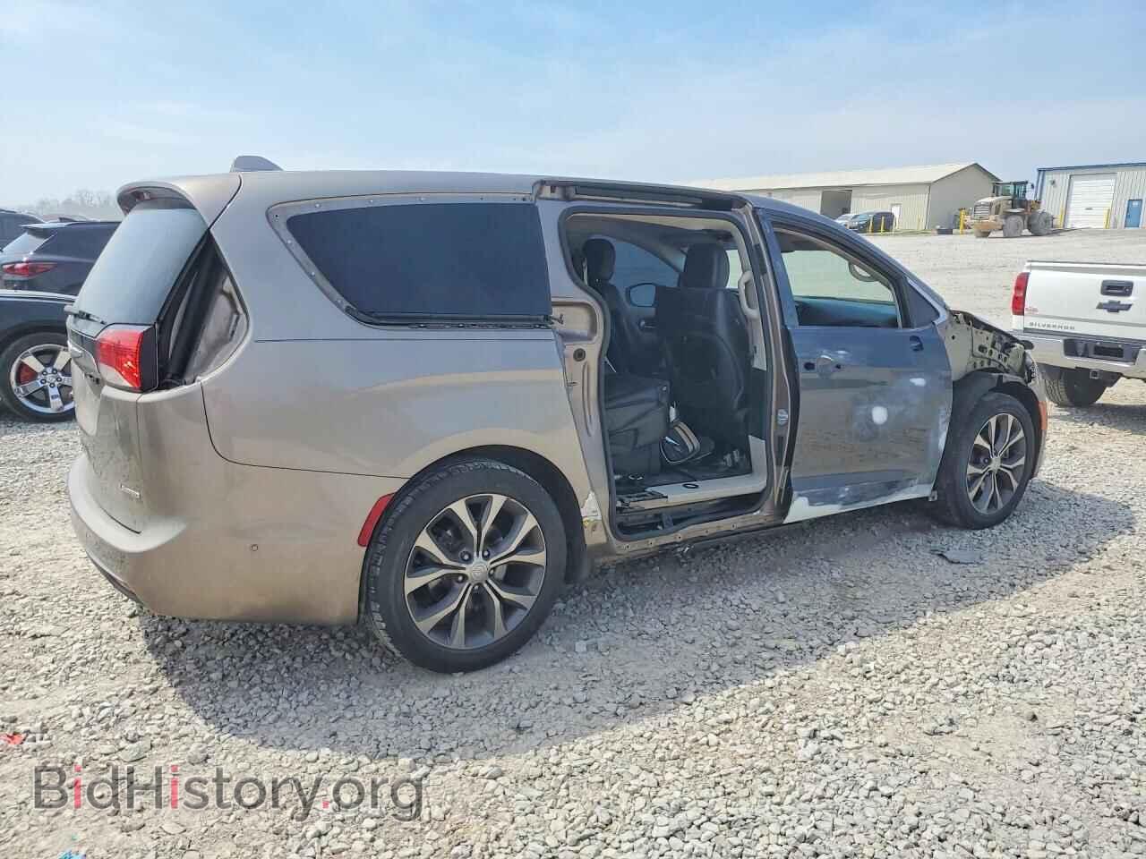 2017 CHRYSLER PACIFICA - VIN: 2C4RC1GG9HR744415 - Photo 3