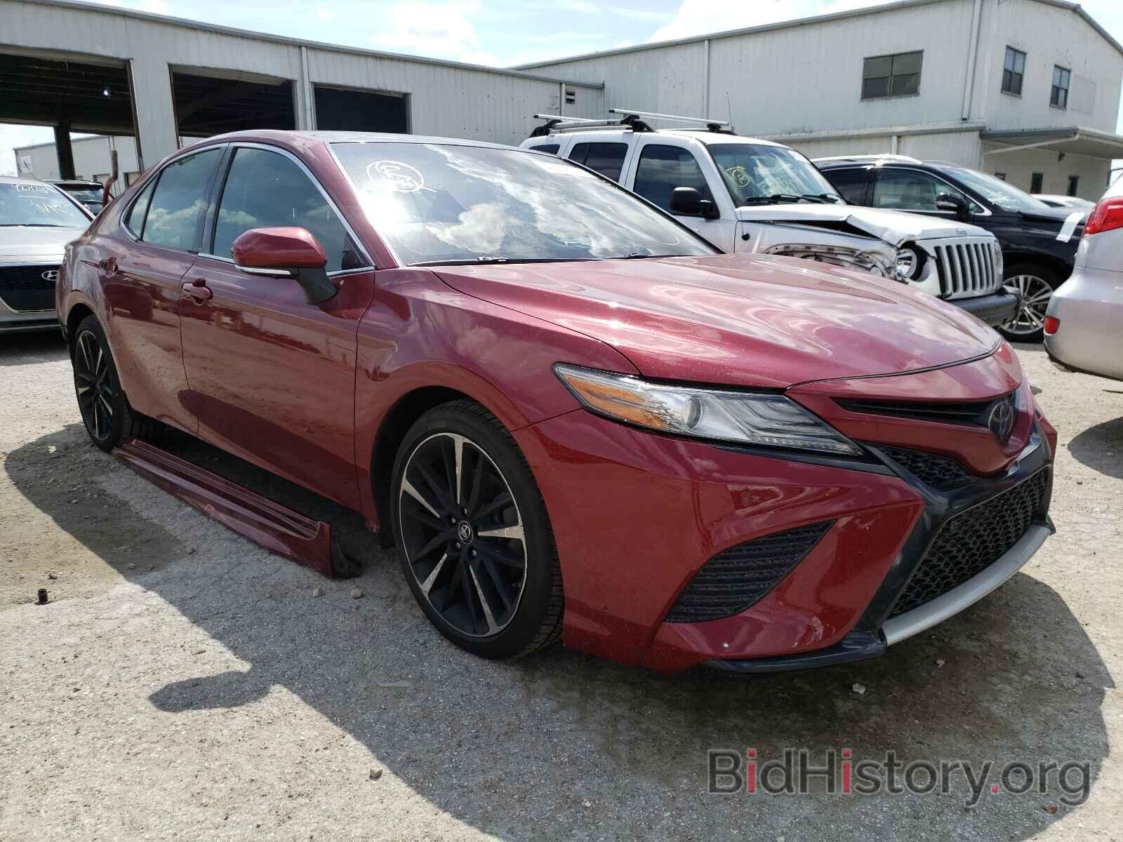 Photo 4T1B61HK8JU563855 - TOYOTA CAMRY 2018