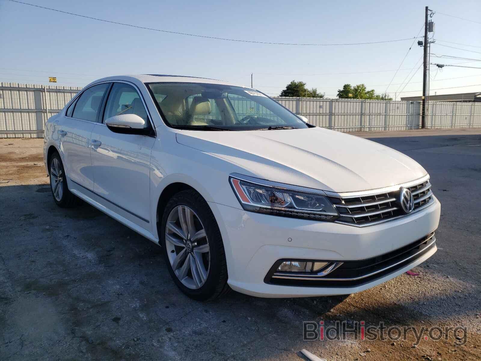 Photo 1VWGT7A33HC031032 - VOLKSWAGEN PASSAT 2017