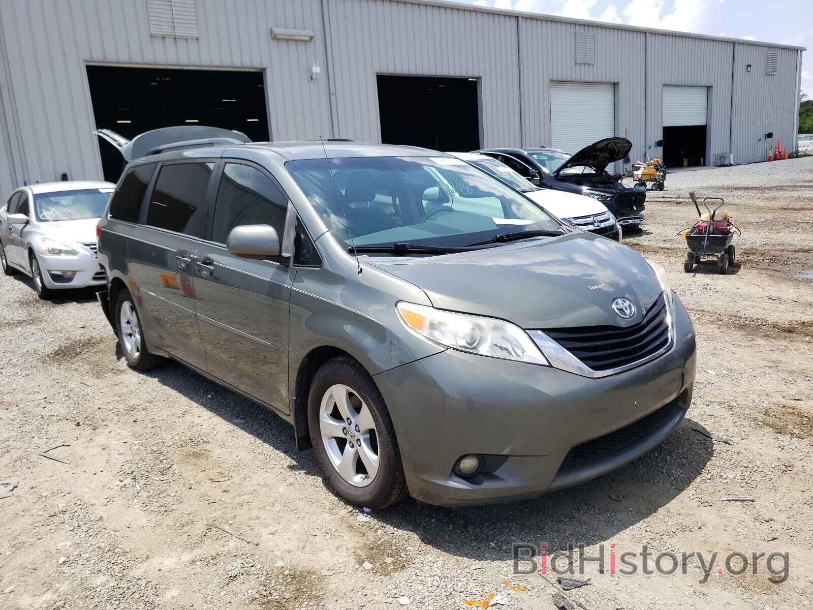 Photo 5TDKK3DC4DS287466 - TOYOTA SIENNA 2013