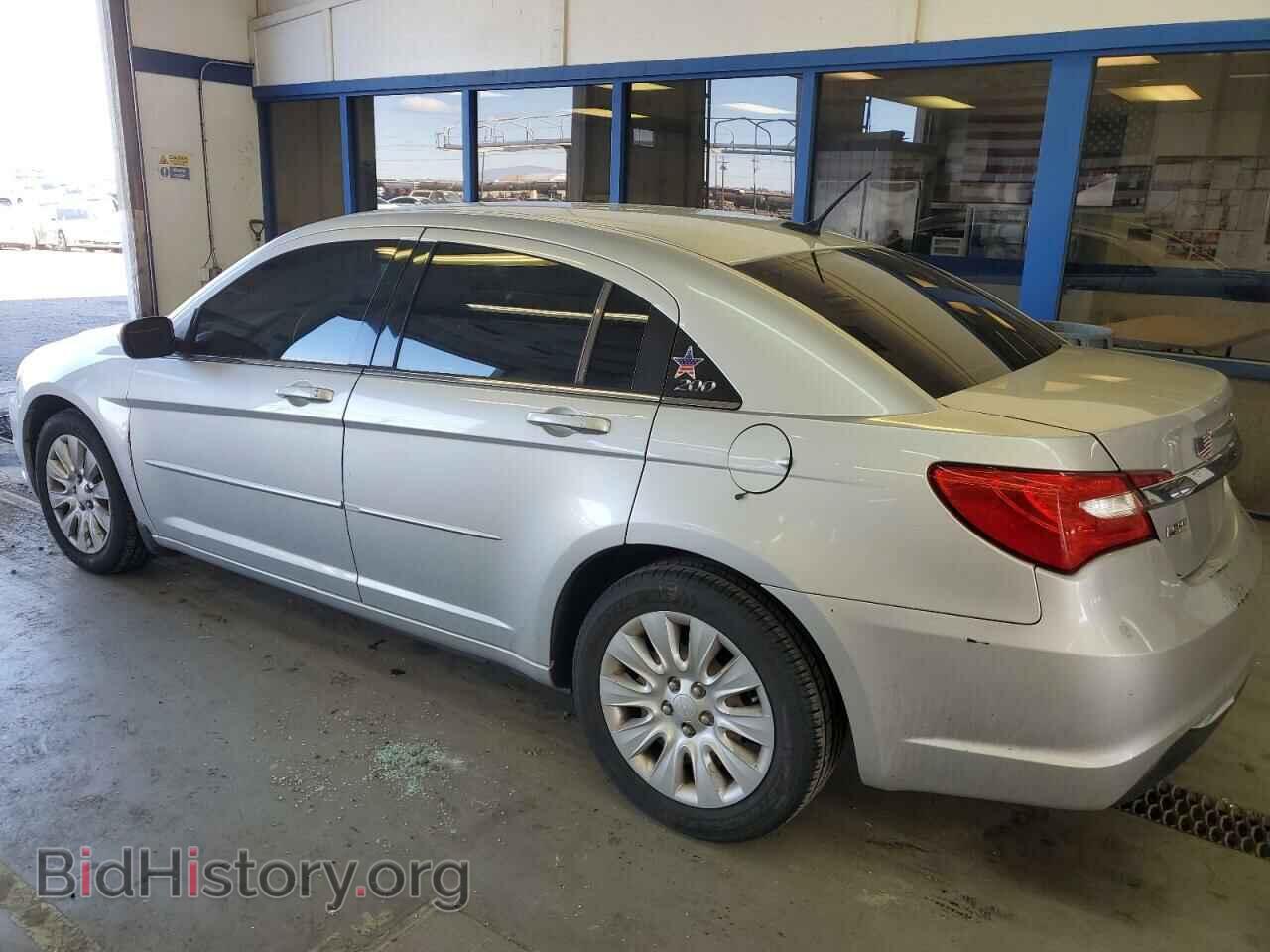 2012 CHRYSLER 200 - VIN: 1C3CCBAG0CN241208 - Фото 2