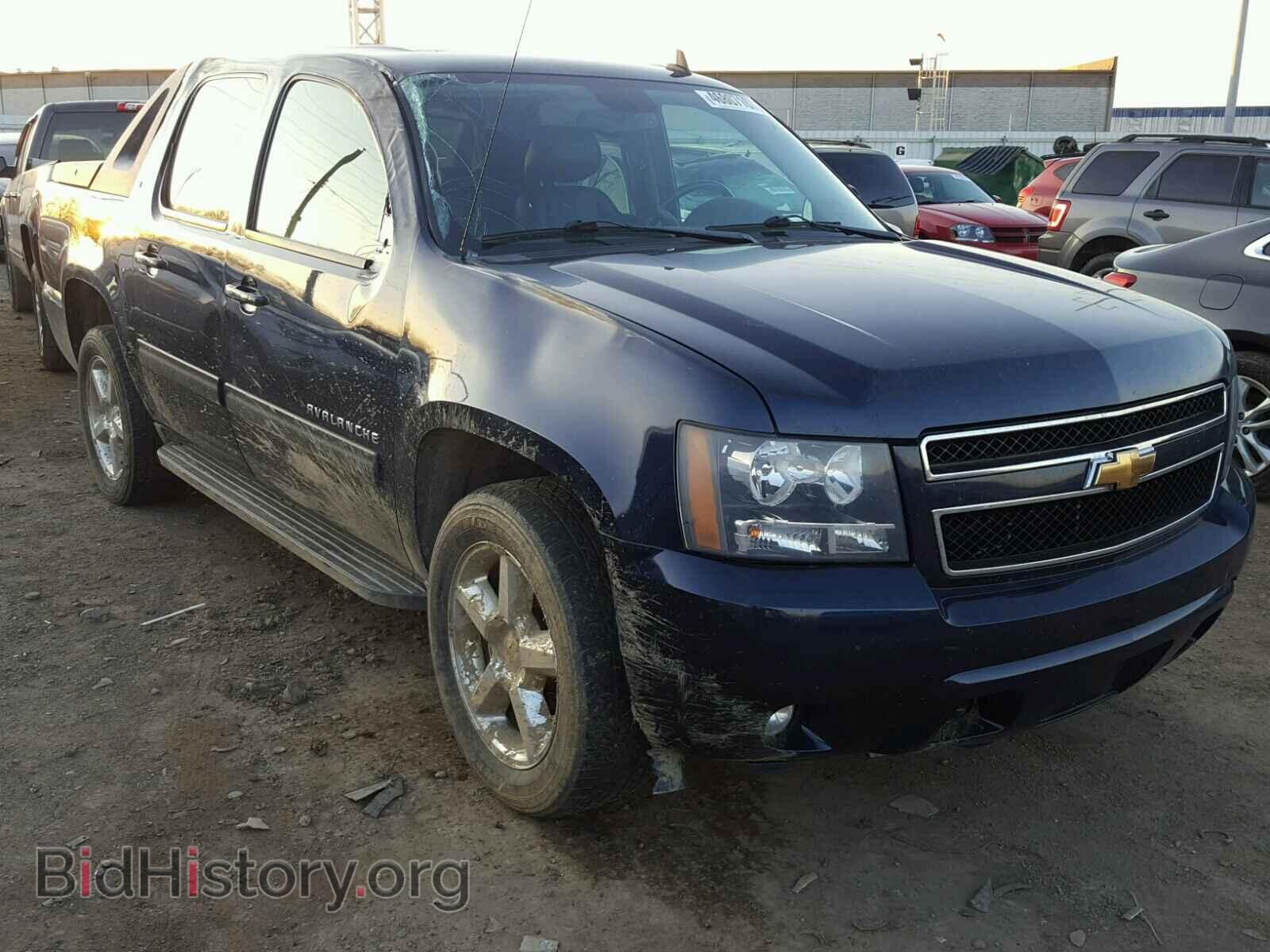 Photo 3GNVKFE02AG118437 - CHEVROLET AVALANCHE 2010