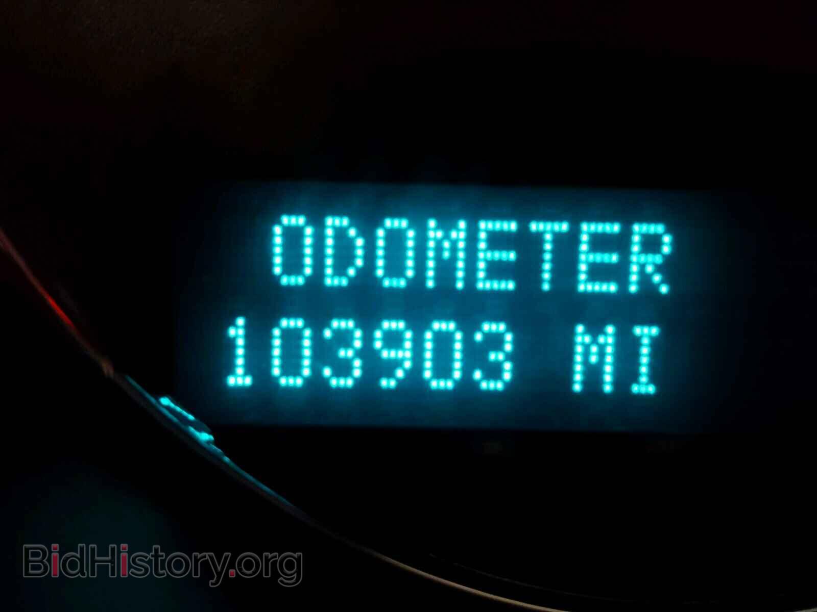 2011 GMC YUKON - VIN: 1GKS1EEF0BR276391 - Фото 8