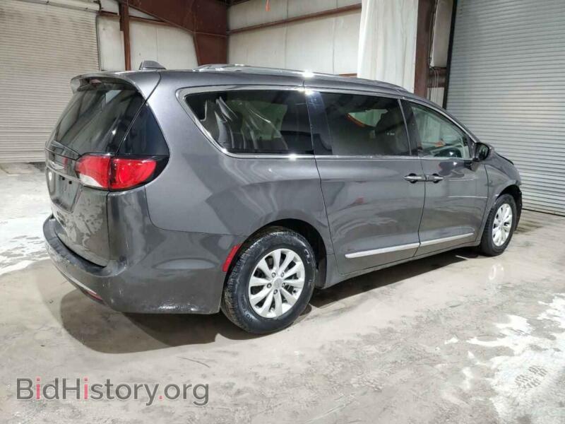 2018 Chrysler PACIFICA (VIN 2C4RC1BG3JR257465) — photo 3 of 17