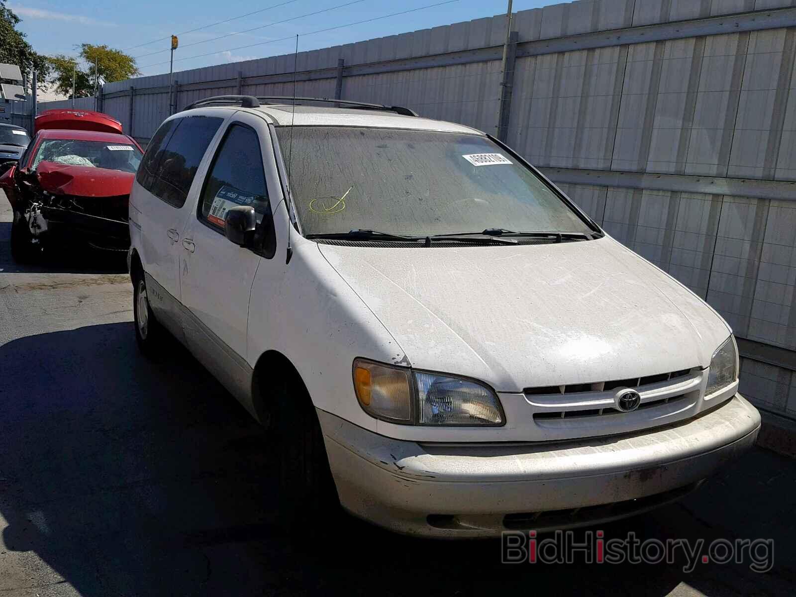 Photo 4T3ZF13C5WU022100 - TOYOTA SIENNA LE 1998