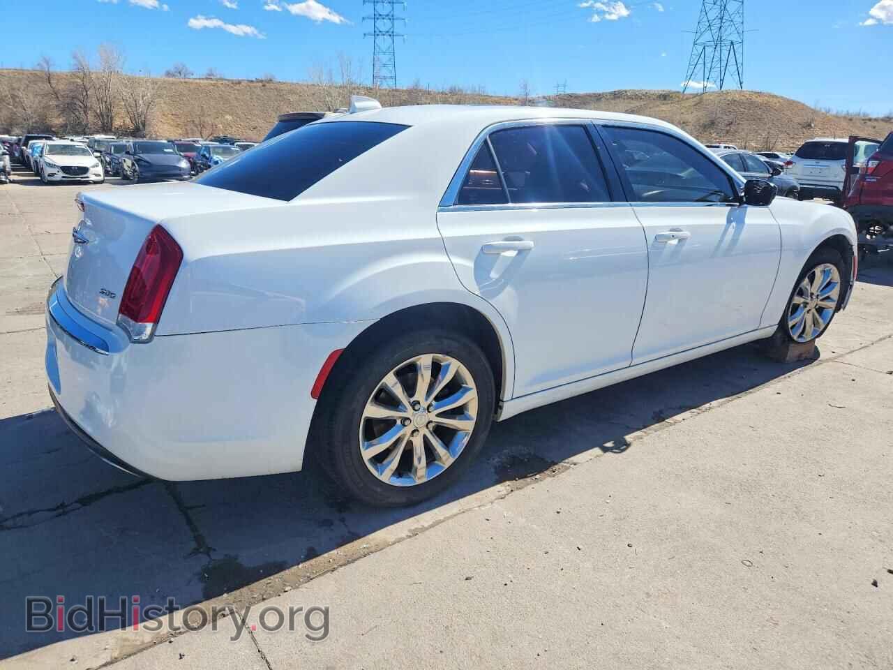 2016 CHRYSLER 300 - VIN: 2C3CCARG3GH270506 - Фото 3