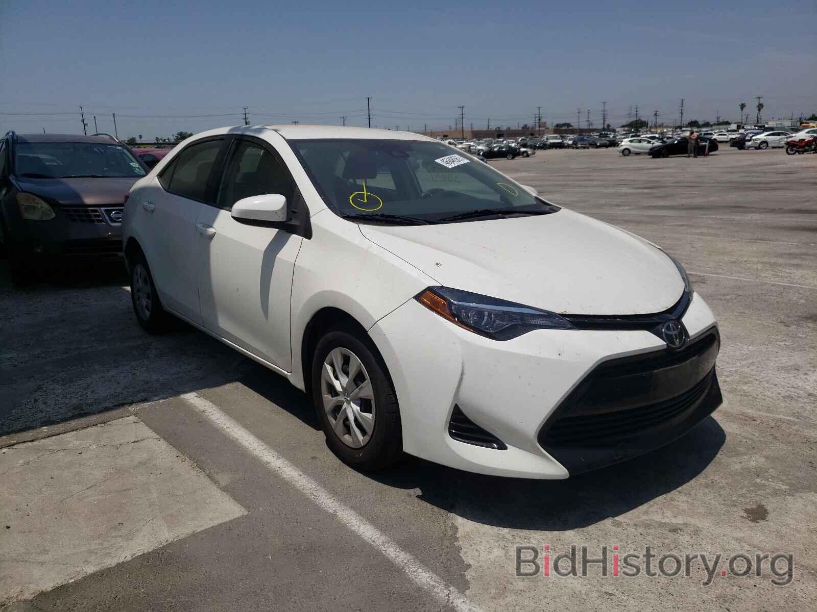 Photo 5YFBURHE4HP667804 - TOYOTA COROLLA 2017