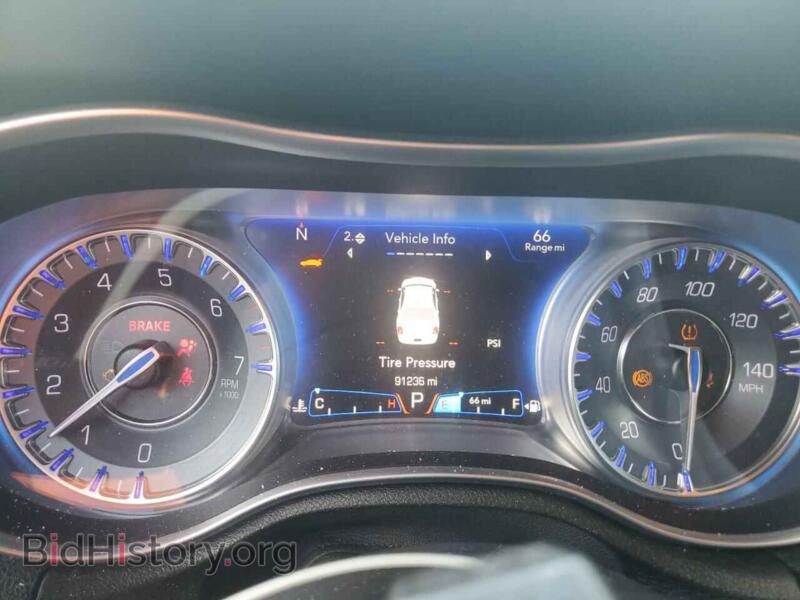 2015 Chrysler 300 (VIN 2C3CCAAG3FH859307) — photo 9 of 13