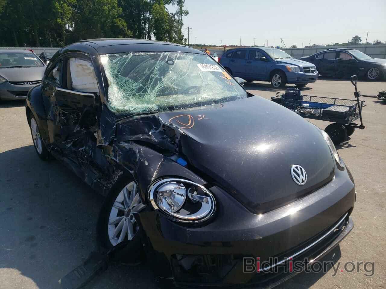 Photo 3VWJD7AT6KM700368 - VOLKSWAGEN BEETLE 2019