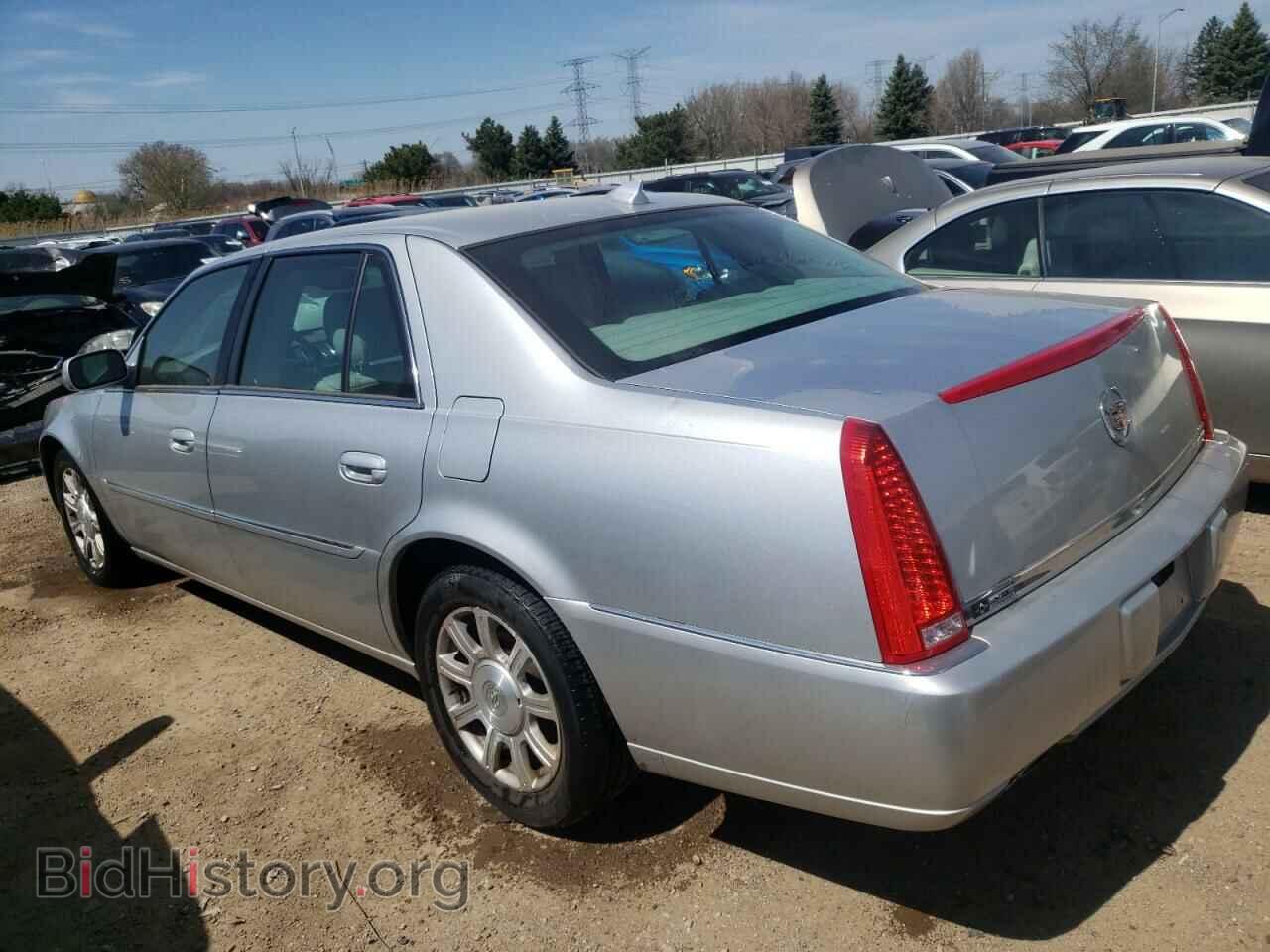 2011 CADILLAC DTS - VIN: 1G6KA5E62BU124754 - Photo 2