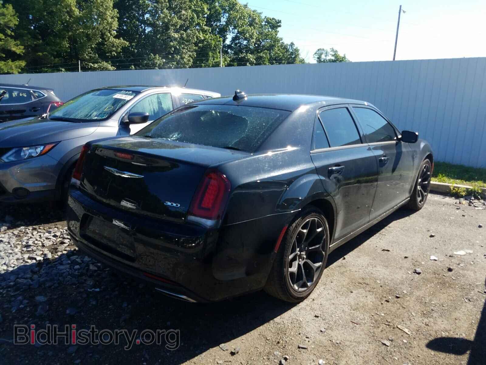 2019 CHRYSLER 300 - VIN: 2C3CCABG3KH655275 - Фото 4
