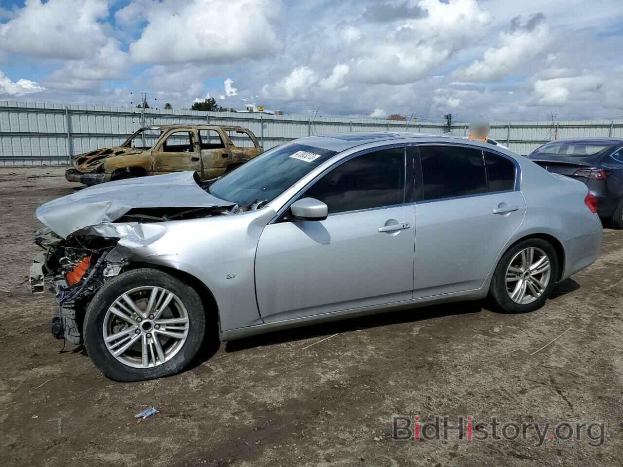 Photo JN1CV6AP0FM503030 - INFINITI Q40 2015