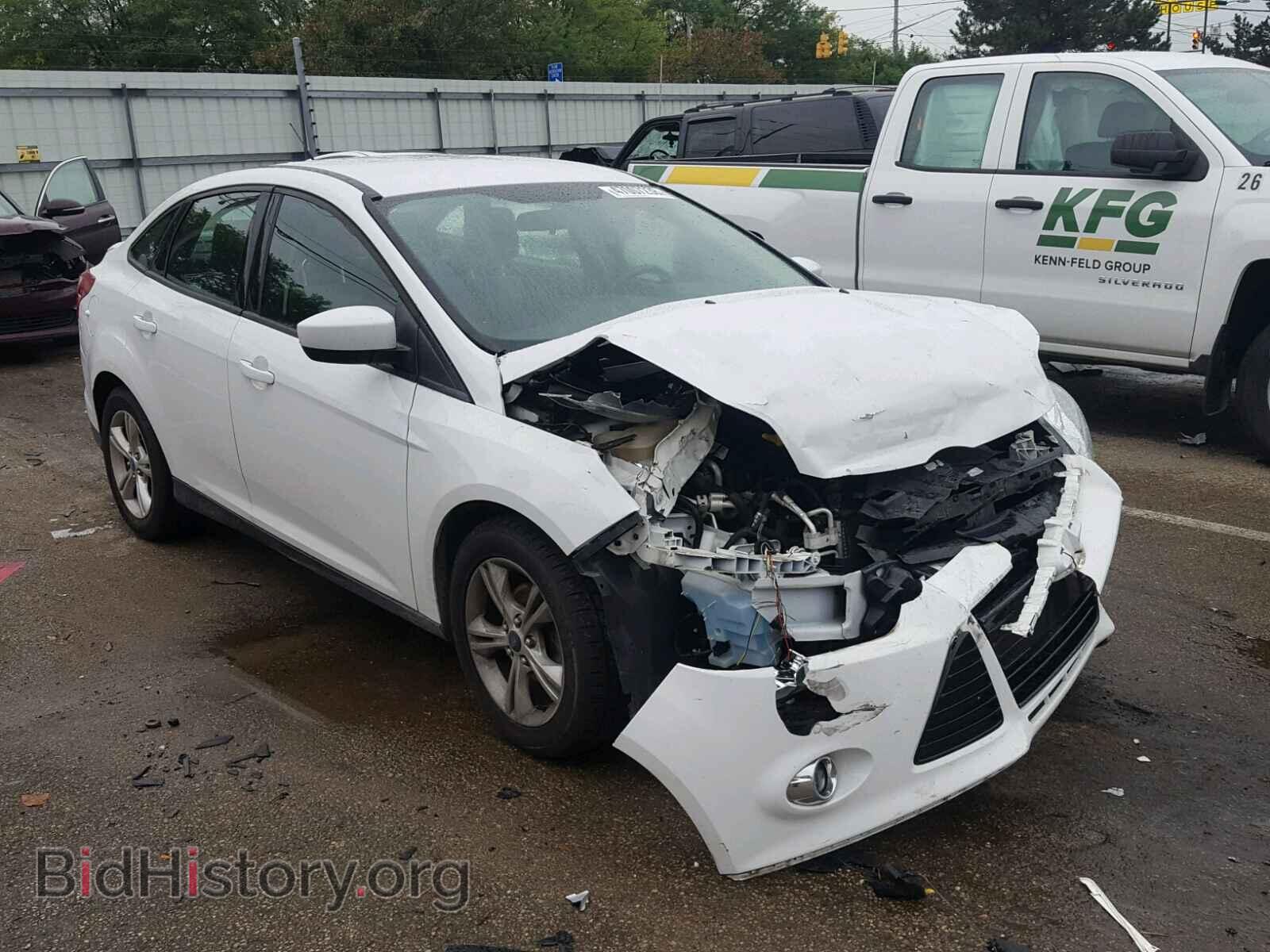 2012 Ford FOCUS Focus SE (VIN 1FAHP3F29CL310987) — фото 1 из 10, Copart, повреждение: передняя часть