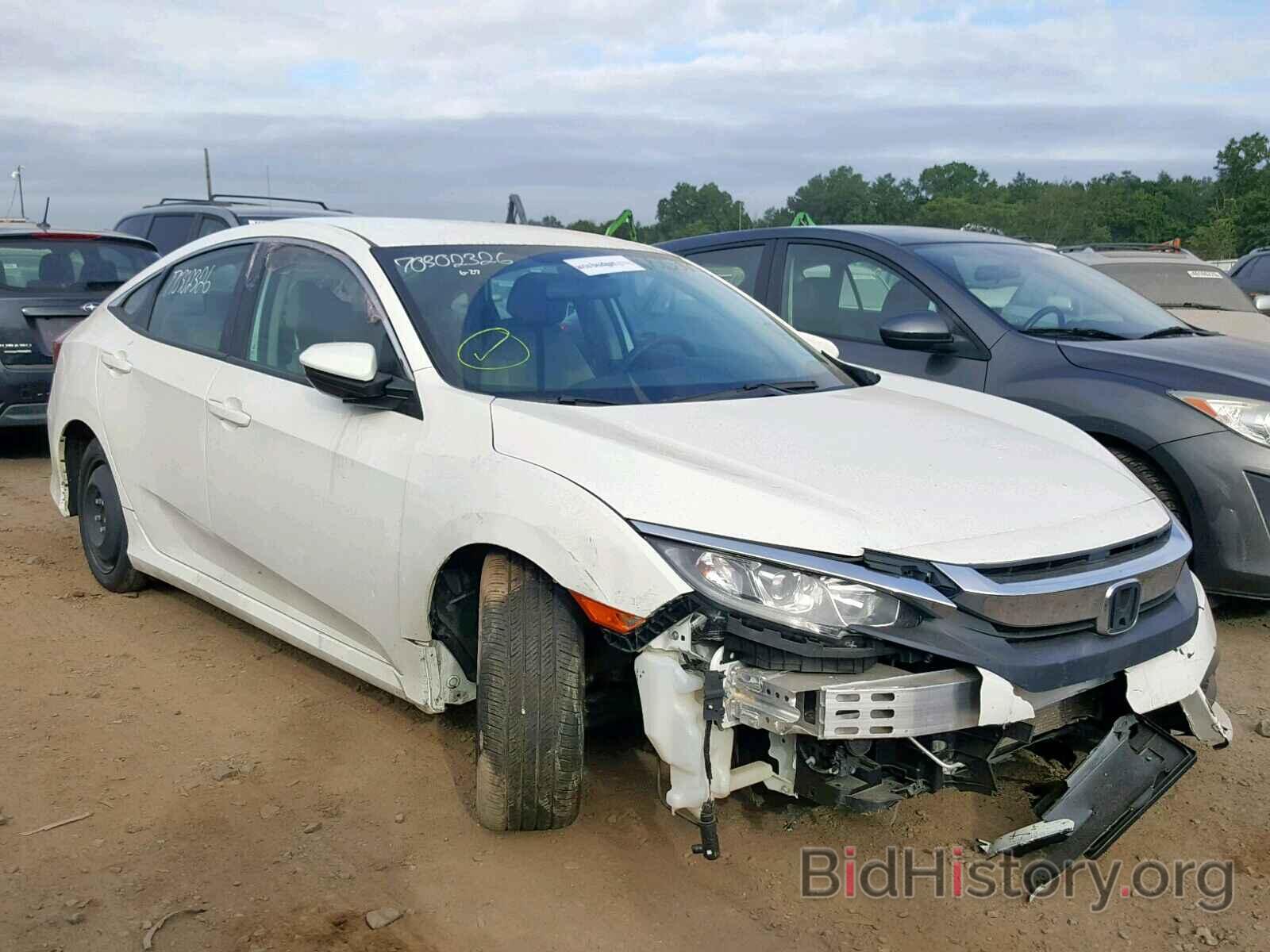 Photo 19XFC2F53JE204588 - HONDA CIVIC LX 2018