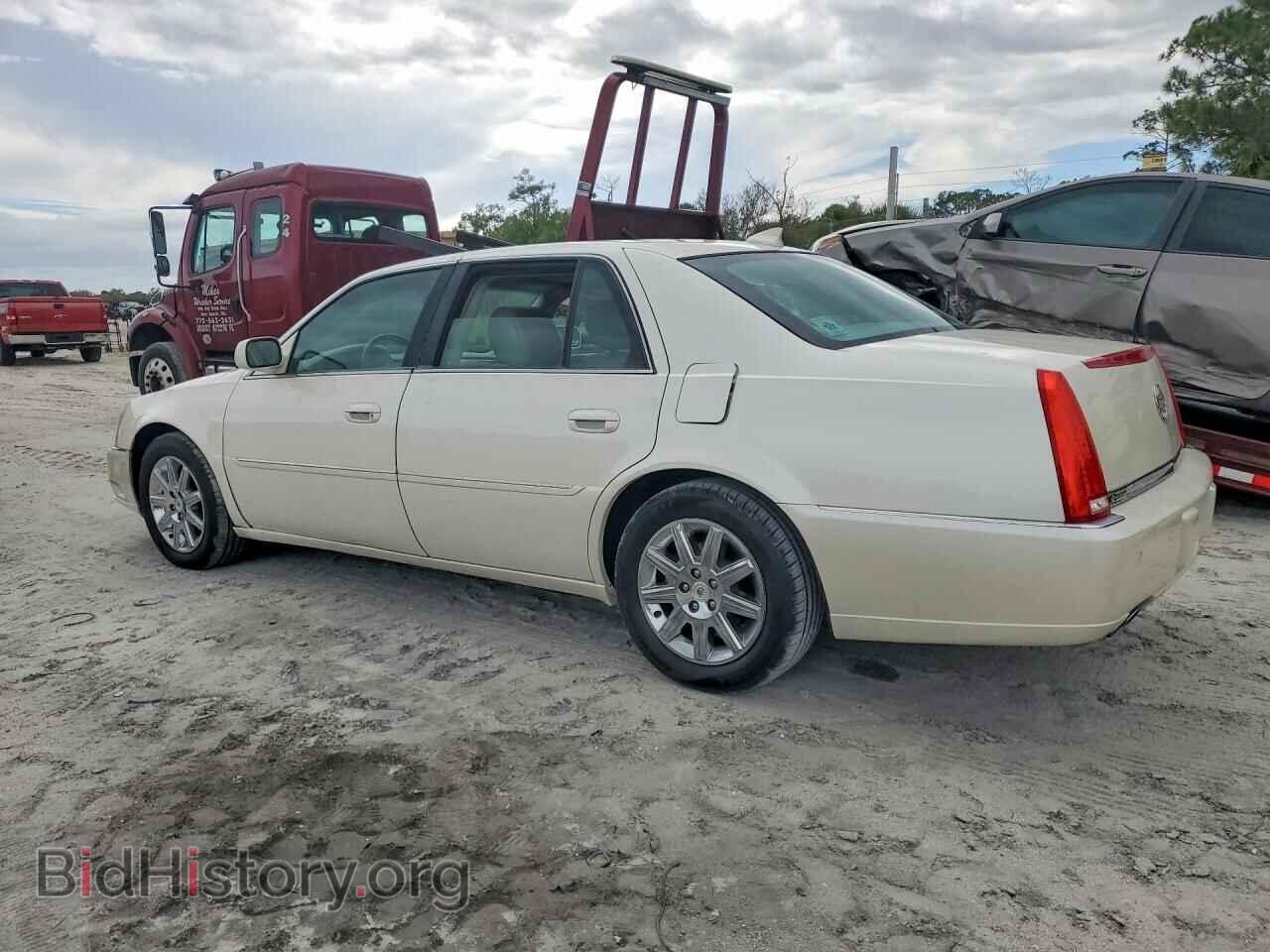 2011 CADILLAC DTS - VIN: 1G6KH5E66BU136580 - Фото 2