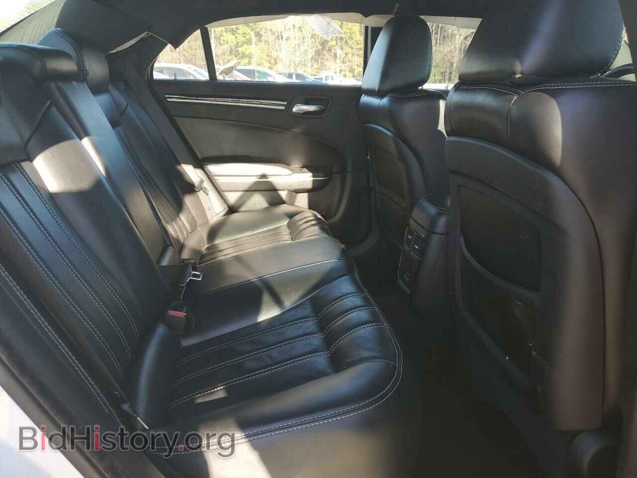 2019 CHRYSLER 300 - VIN: 2C3CCABG3KH639836 - Фото 10