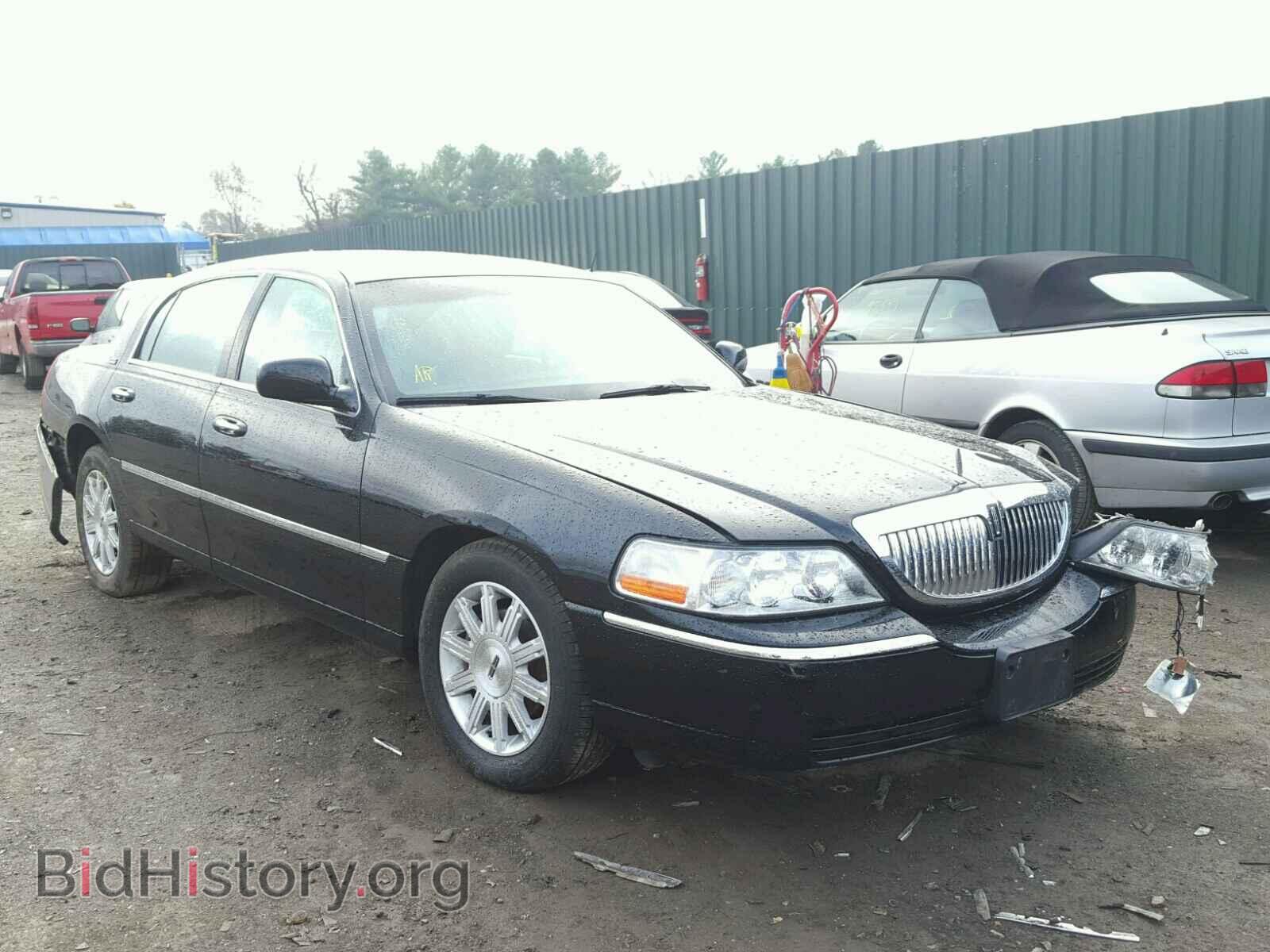 Photo 2LNBL8CV2BX758573 - LINCOLN TOWNCAR 2011