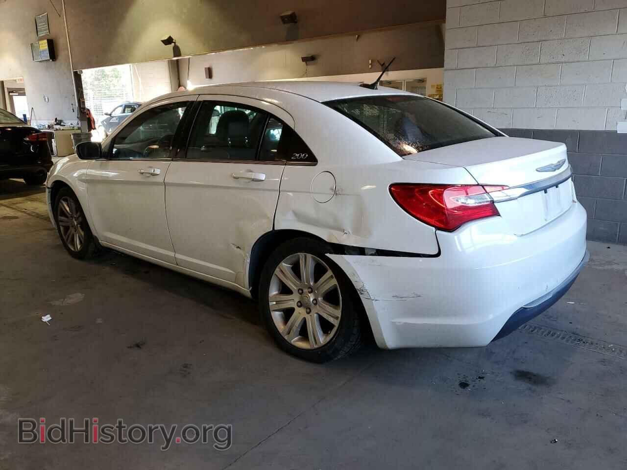 2013 CHRYSLER 200 - VIN: 1C3CCBBB8DN734364 - Фото 2