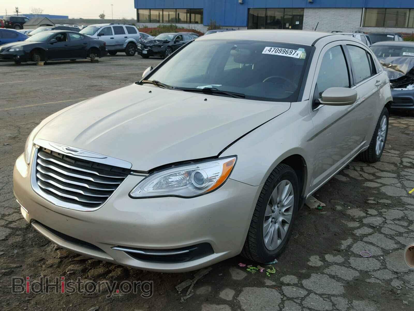 2013 CHRYSLER 200 - VIN: 1C3CCBAB1DN689799 - Фото 2