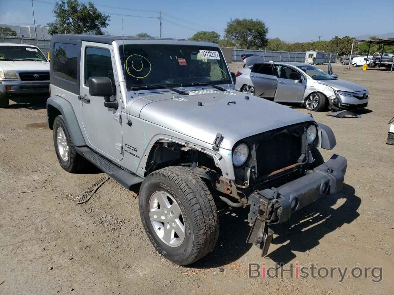 Photo 1J4AA2D12AL215633 - JEEP WRANGLER 2010