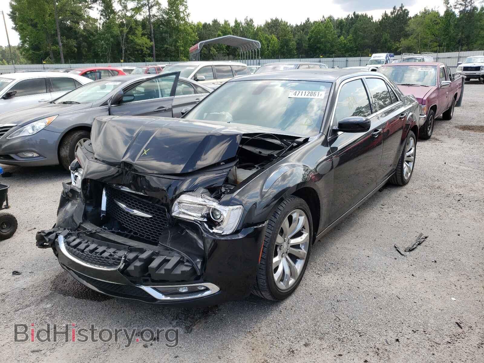 2019 CHRYSLER 300 - VIN: 2C3CCAAGXKH683060 - Фото 2