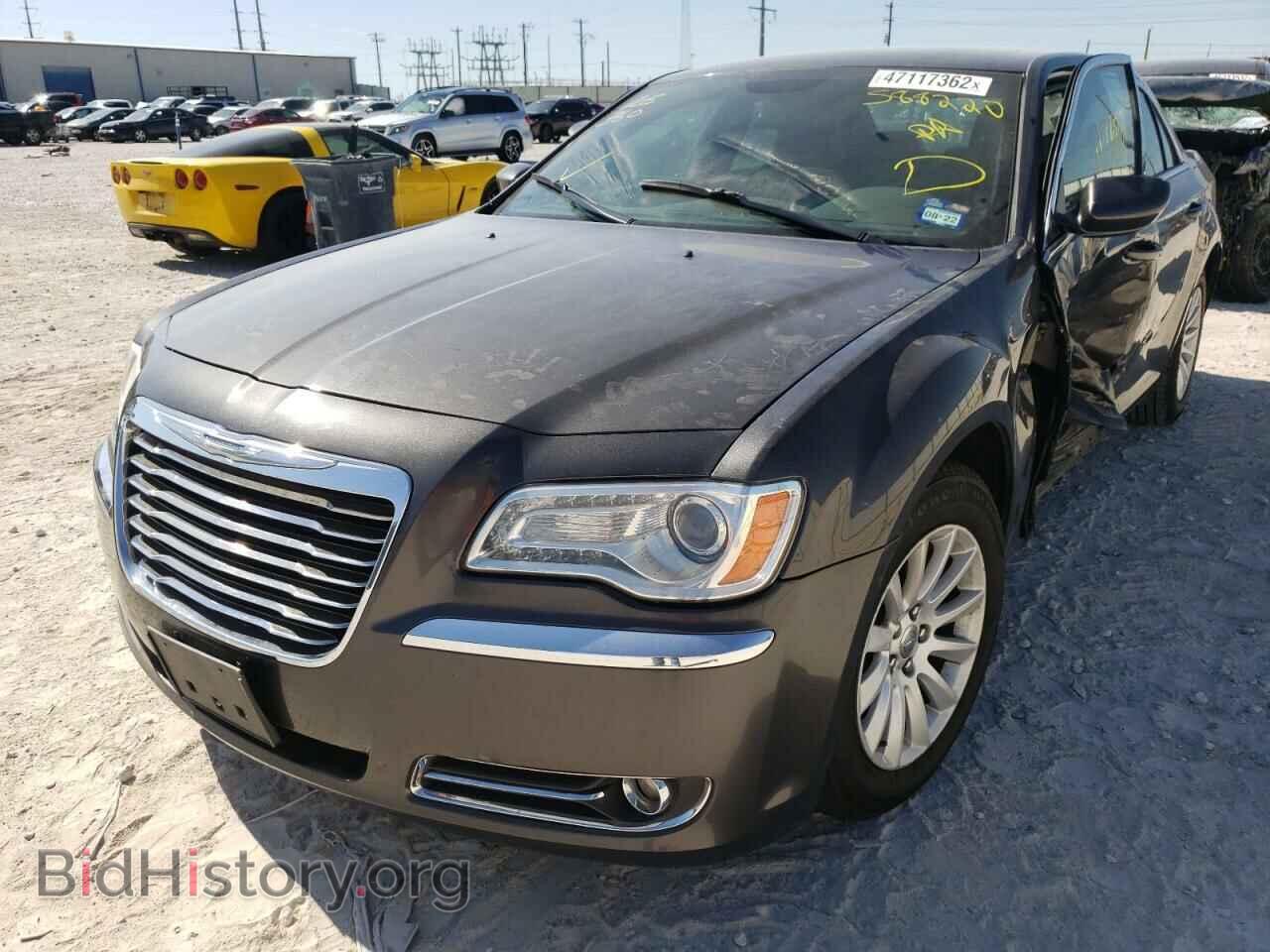 2013 CHRYSLER 300 - VIN: 2C3CCAAG9DH588220 - Фото 2