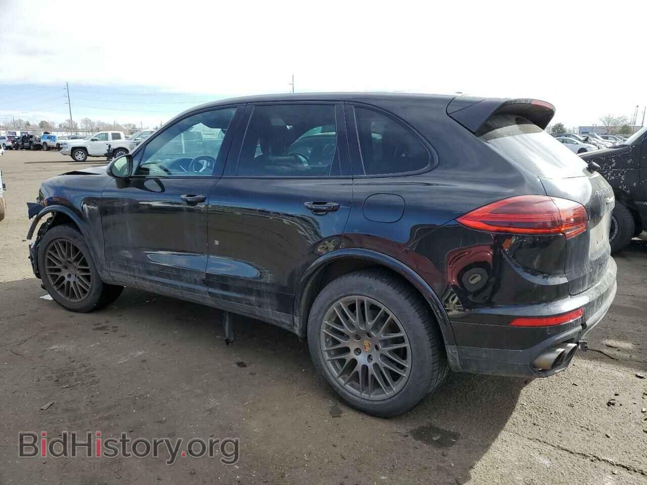 2017 PORSCHE CAYENNE - VIN: WP1AE2A23HLA73213 - Фото 2