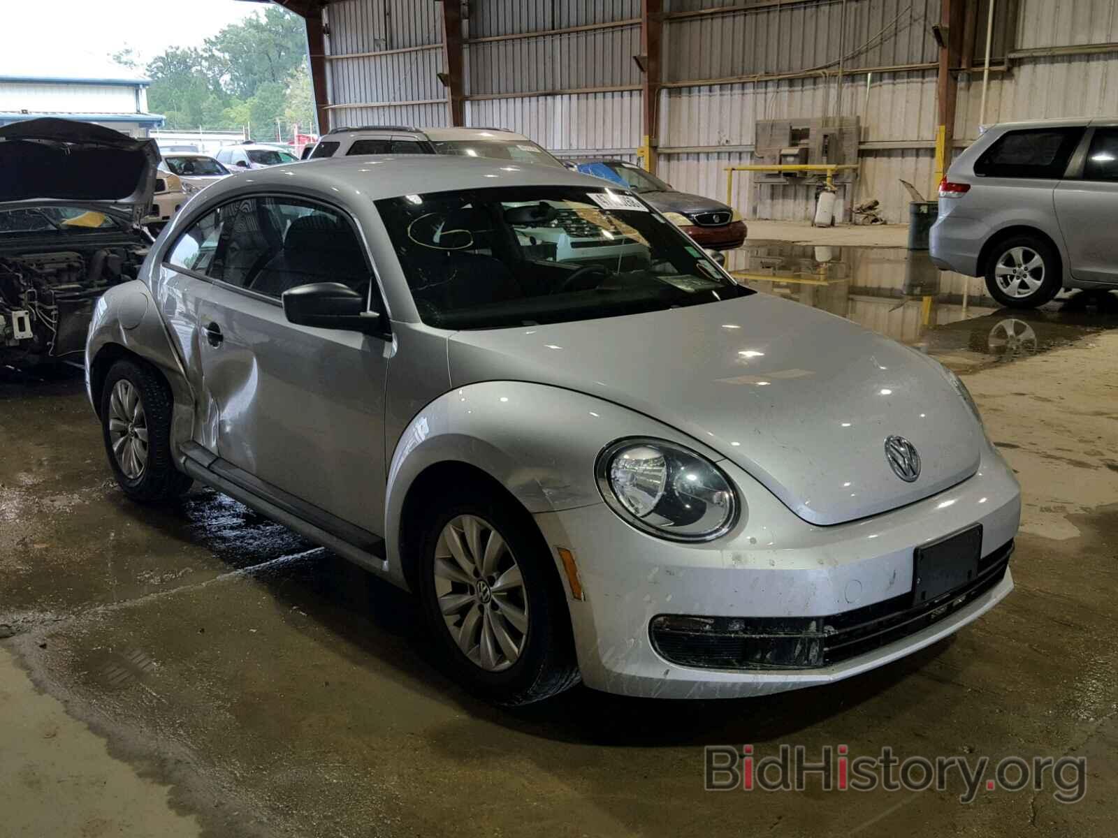 Photo 3VWF17AT7EM634741 - VOLKSWAGEN BEETLE 2014