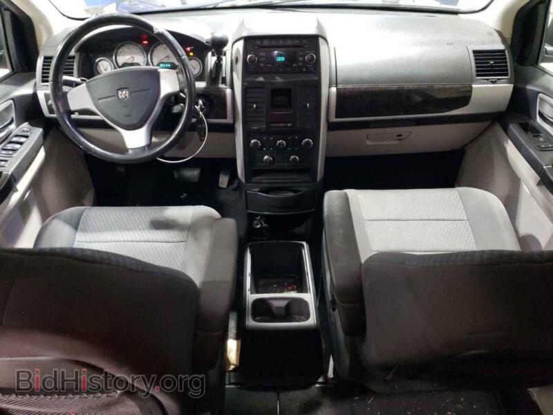 2010 Dodge CARAVAN (VIN 2D4RN5D1XAR314239) — photo 8 of 13