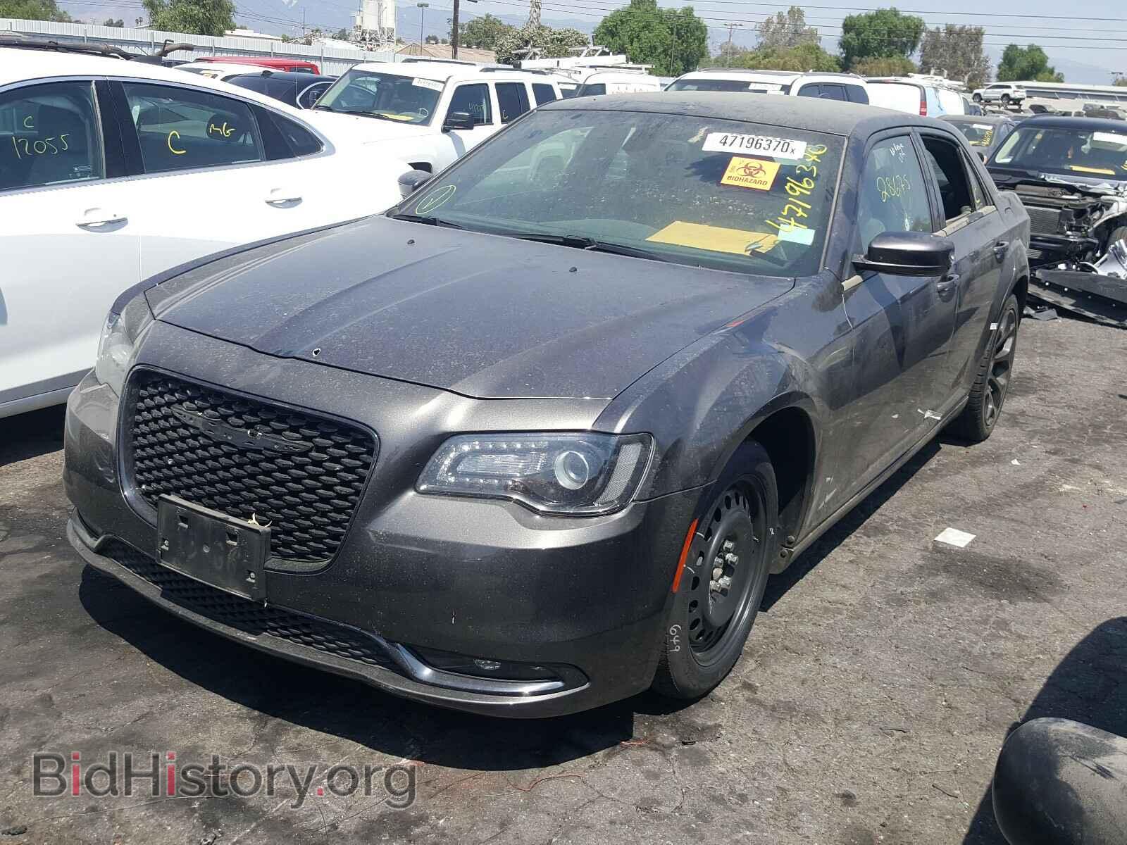 2019 CHRYSLER 300 - VIN: 2C3CCABG6KH562802 - Фото 2