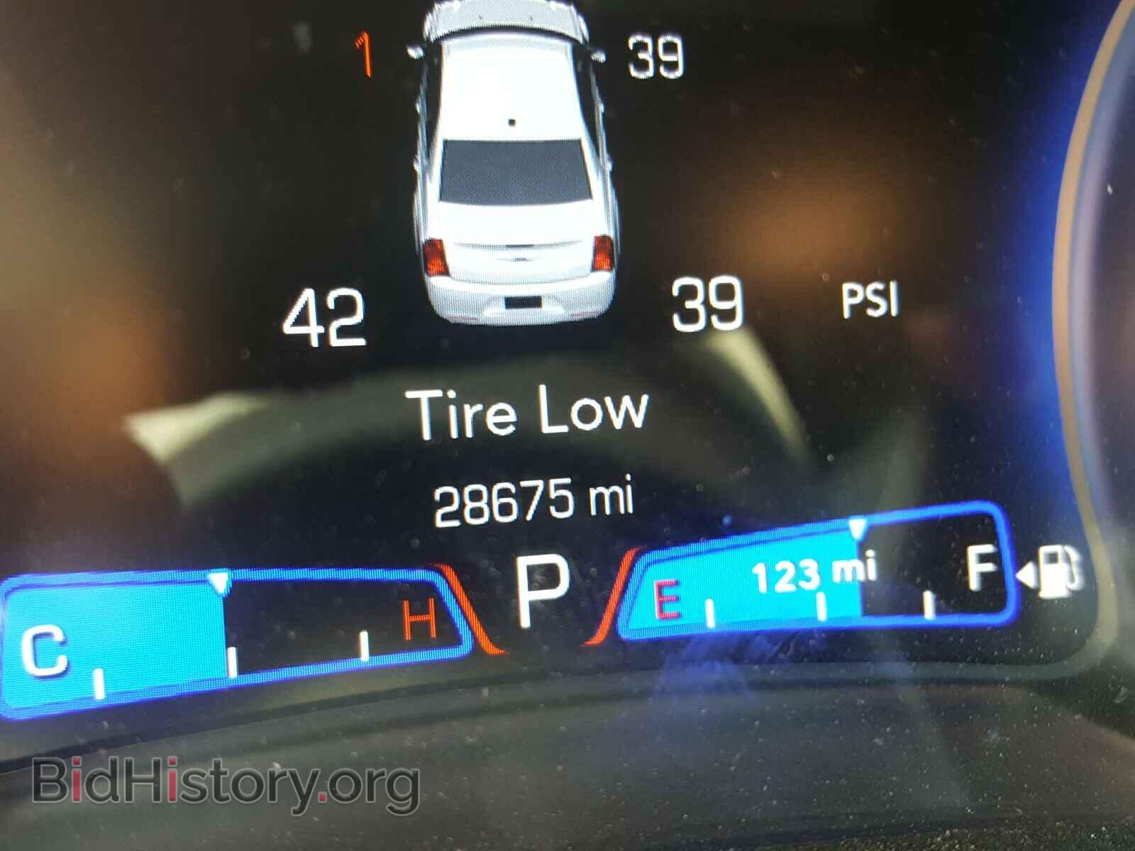 2019 CHRYSLER 300 - VIN: 2C3CCABG6KH562802 - Фото 8