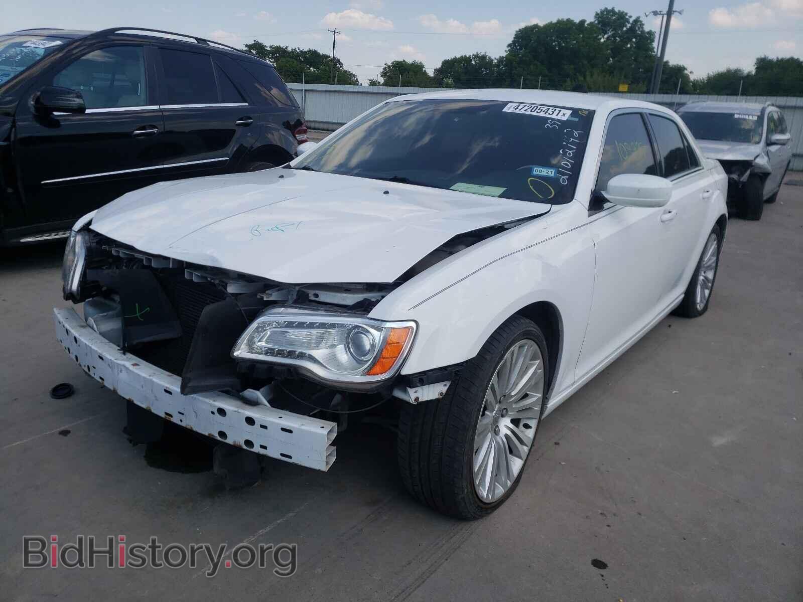 2013 CHRYSLER 300 - VIN: 2C3CCAAG9DH627310 - Фото 2