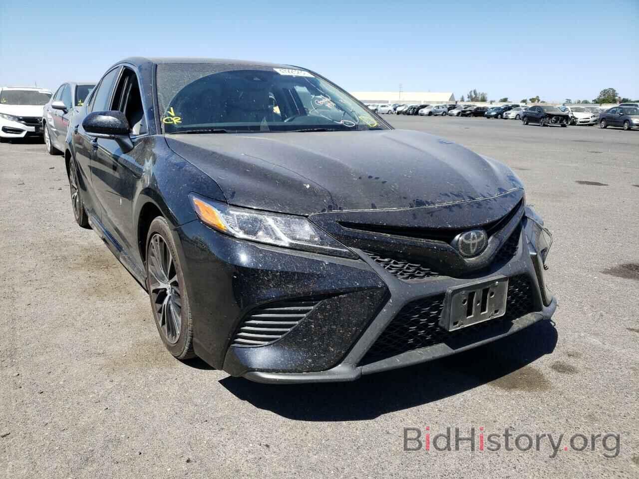 Photo 4T1B11HK0JU623609 - TOYOTA CAMRY 2018