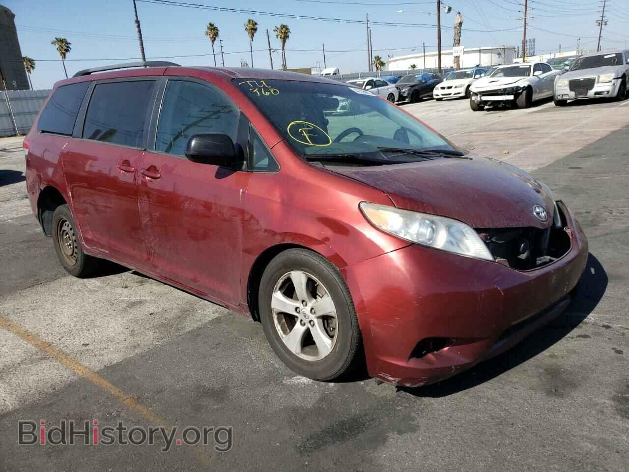 Photo 5TDKK3DC2BS028293 - TOYOTA SIENNA 2011