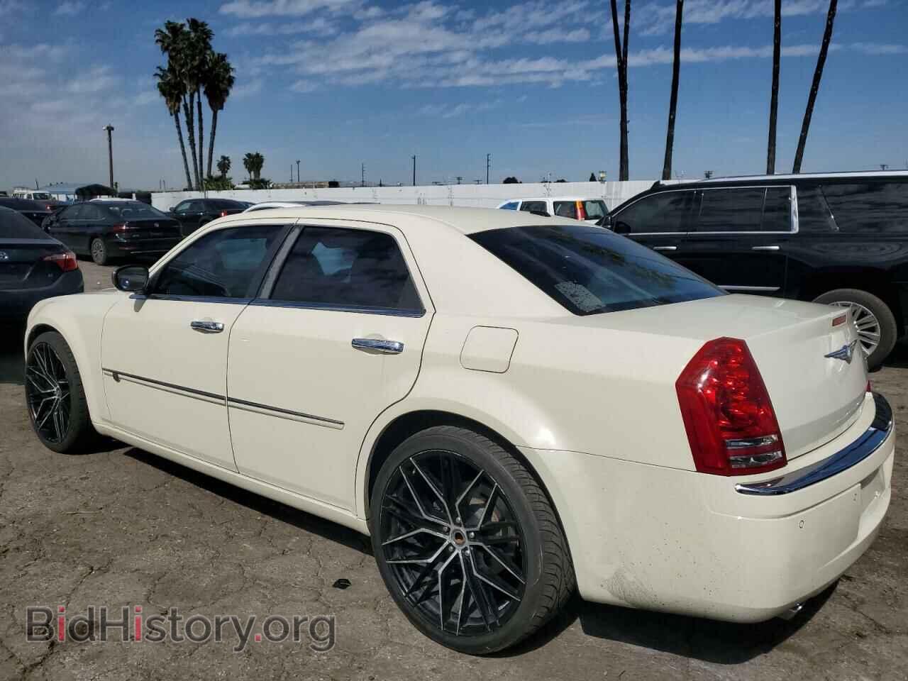 2010 CHRYSLER 300 - VIN: 2C3CA6CT2AH329710 - Фото 2