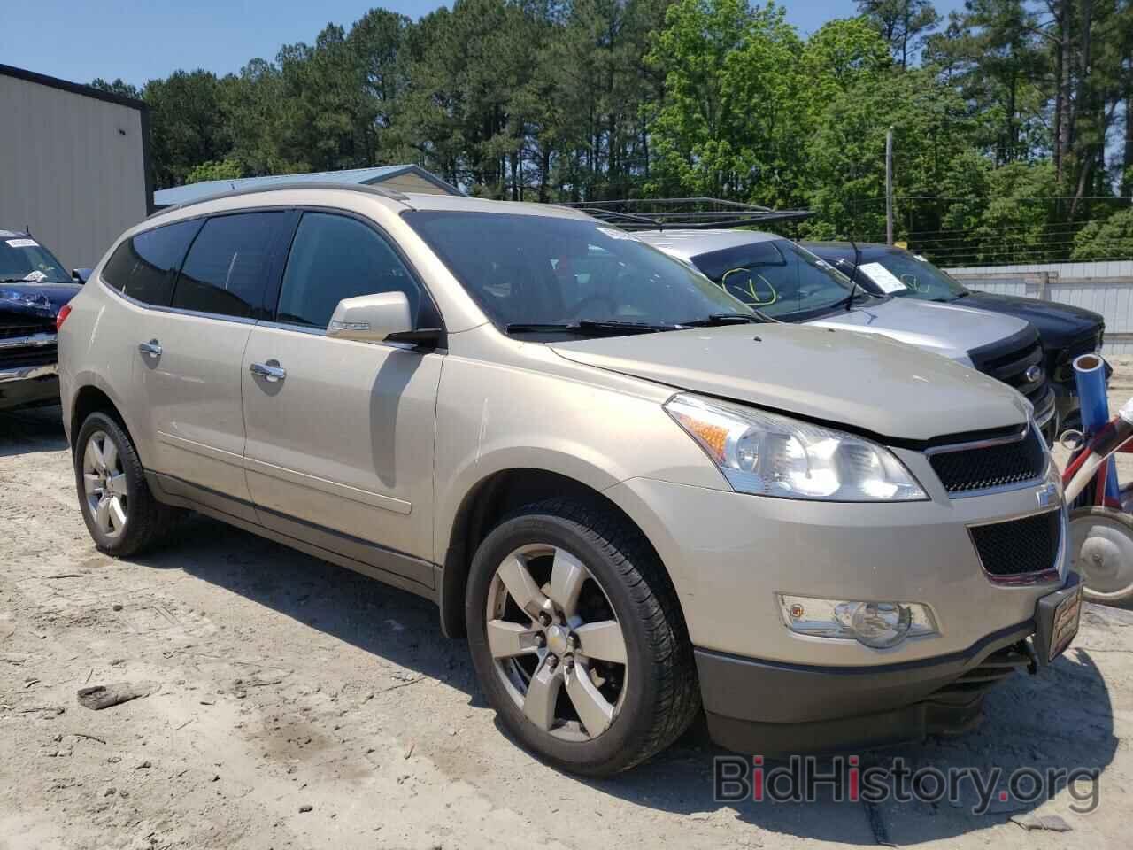 Photo 1GNKRGED9CJ175694 - CHEVROLET TRAVERSE 2012