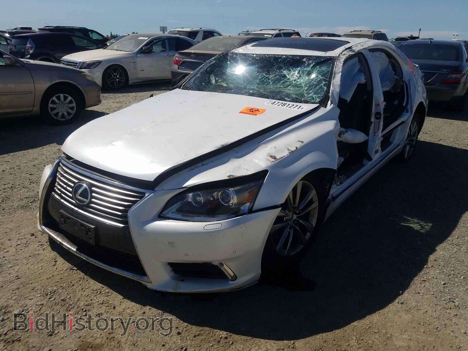2016 LEXUS LS460 - VIN: JTHBL5EF2G5141576 - Photo 2