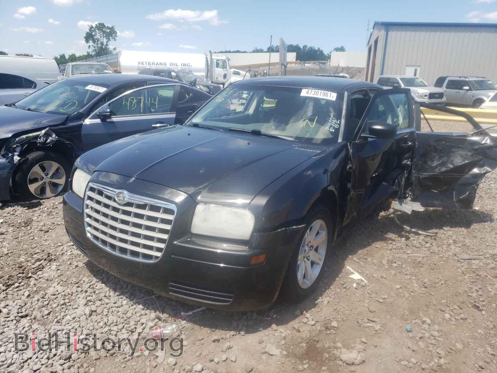 2008 CHRYSLER 300 - VIN: 2C3KA43R28H191908 - Фото 2