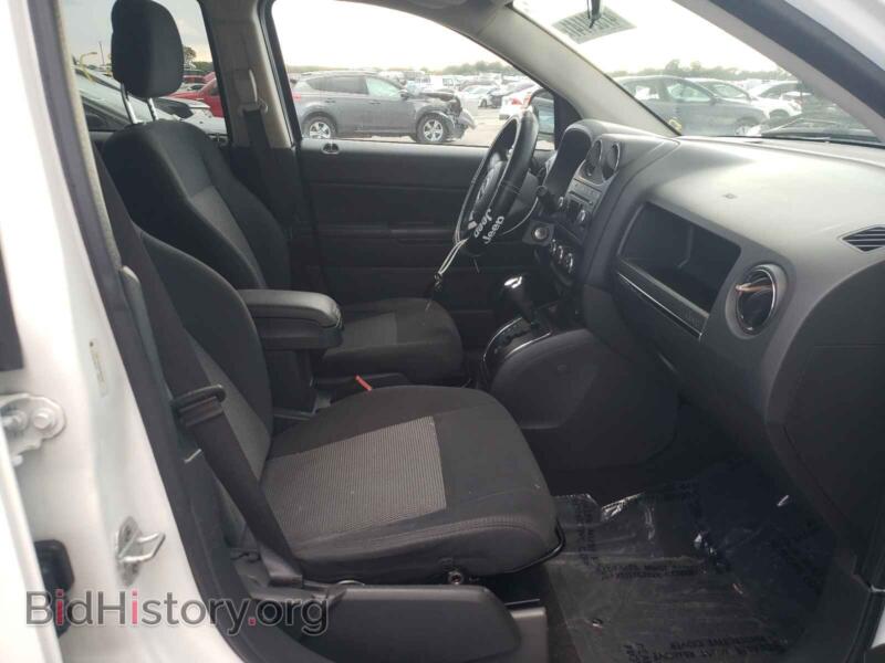 2011 Jeep COMPASS (VIN 1J4NT1FA4BD287044) — фото 5 из 10