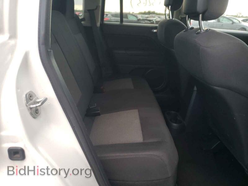 2011 Jeep COMPASS (VIN 1J4NT1FA4BD287044) — фото 6 из 10