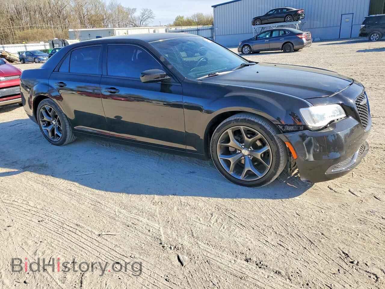 2019 CHRYSLER 300 - VIN: 2C3CCAAG3KH502610 - Фото 4