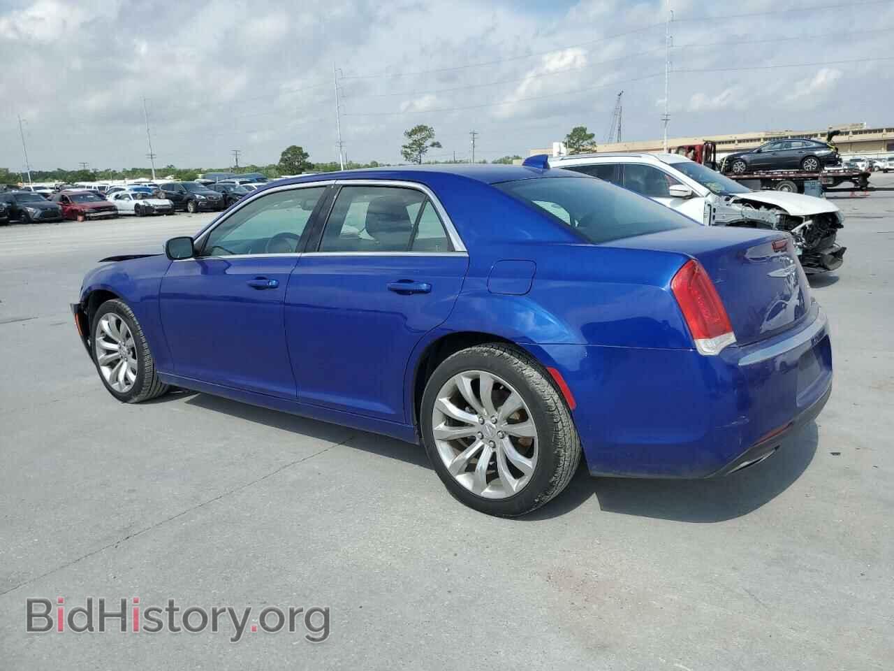 2019 CHRYSLER 300 - VIN: 2C3CCAAG0KH565132 - Фото 2