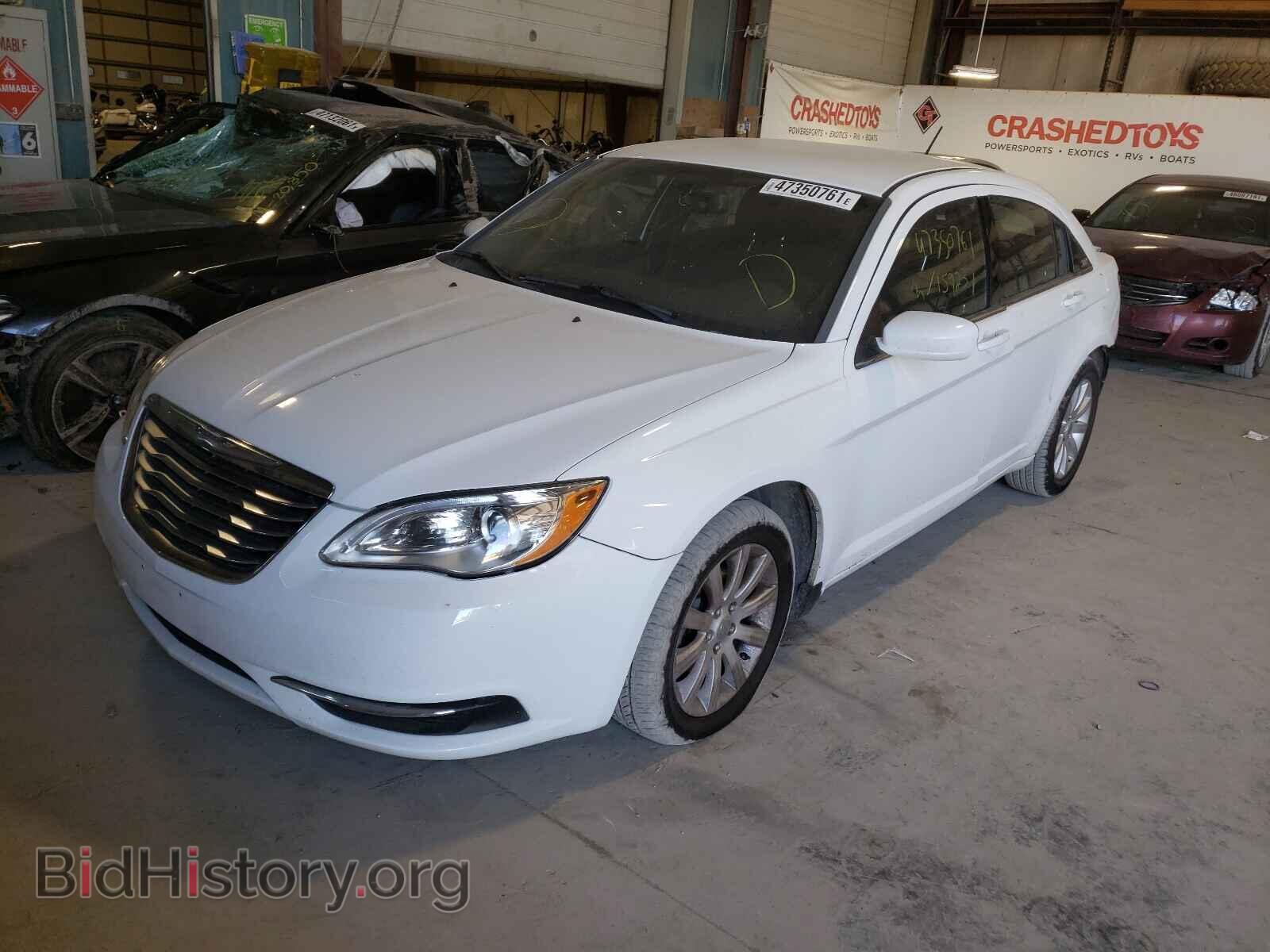 2013 CHRYSLER 200 - VIN: 1C3CCBBB2DN570383 - Фото 2
