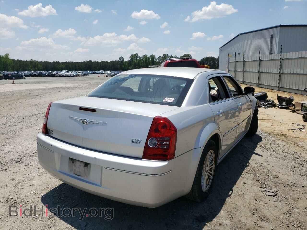 2010 CHRYSLER 300 - VIN: 2C3CA4CD2AH132565 - Фото 4