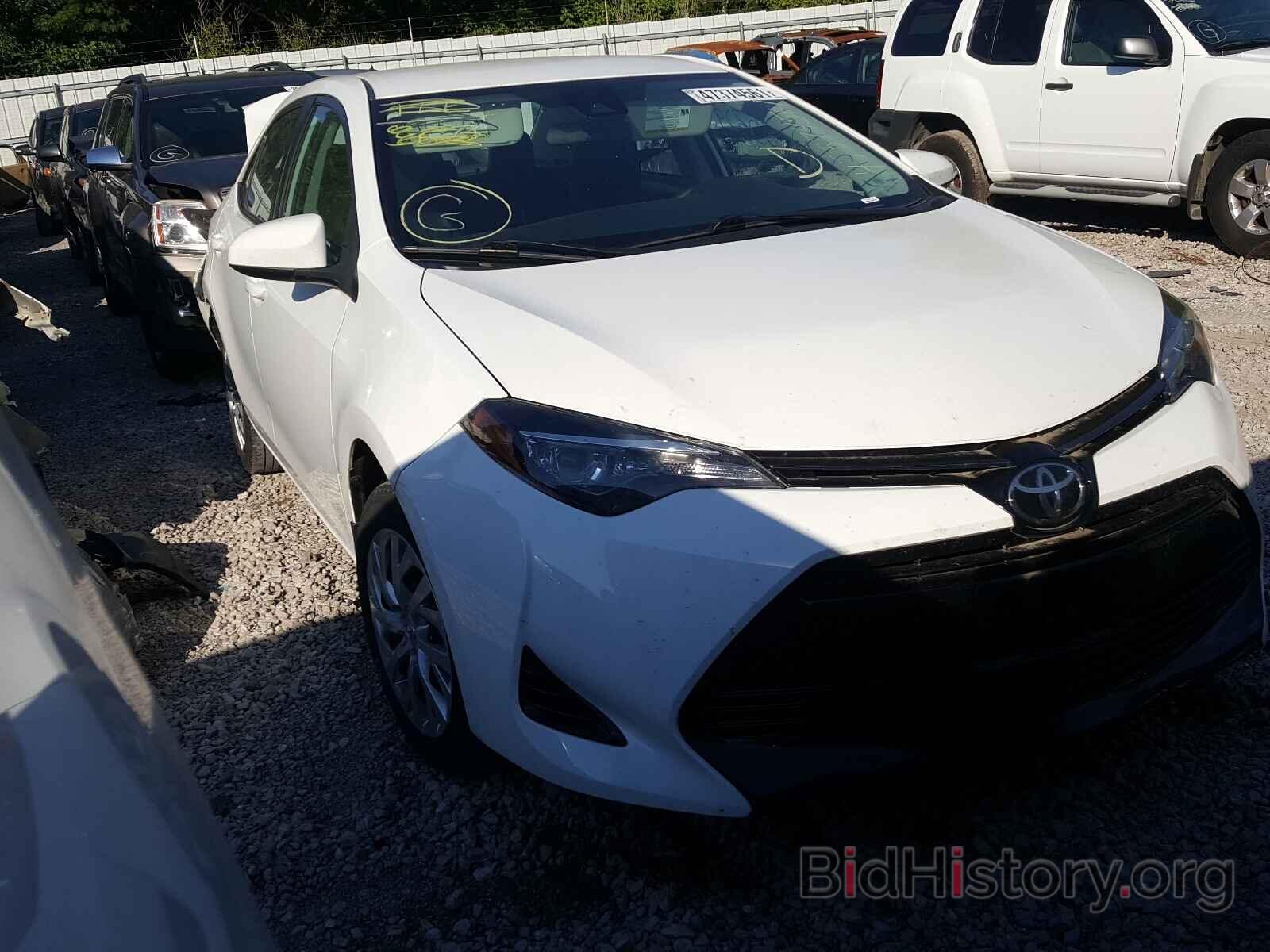 Photo 5YFBURHE8HP685688 - TOYOTA COROLLA 2017