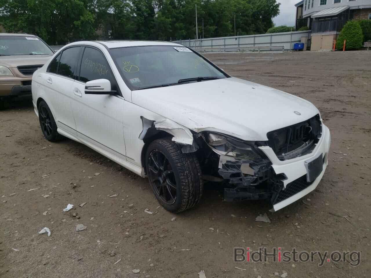 Photo WDDGF8AB7DA883208 - MERCEDES-BENZ C-CLASS 2013