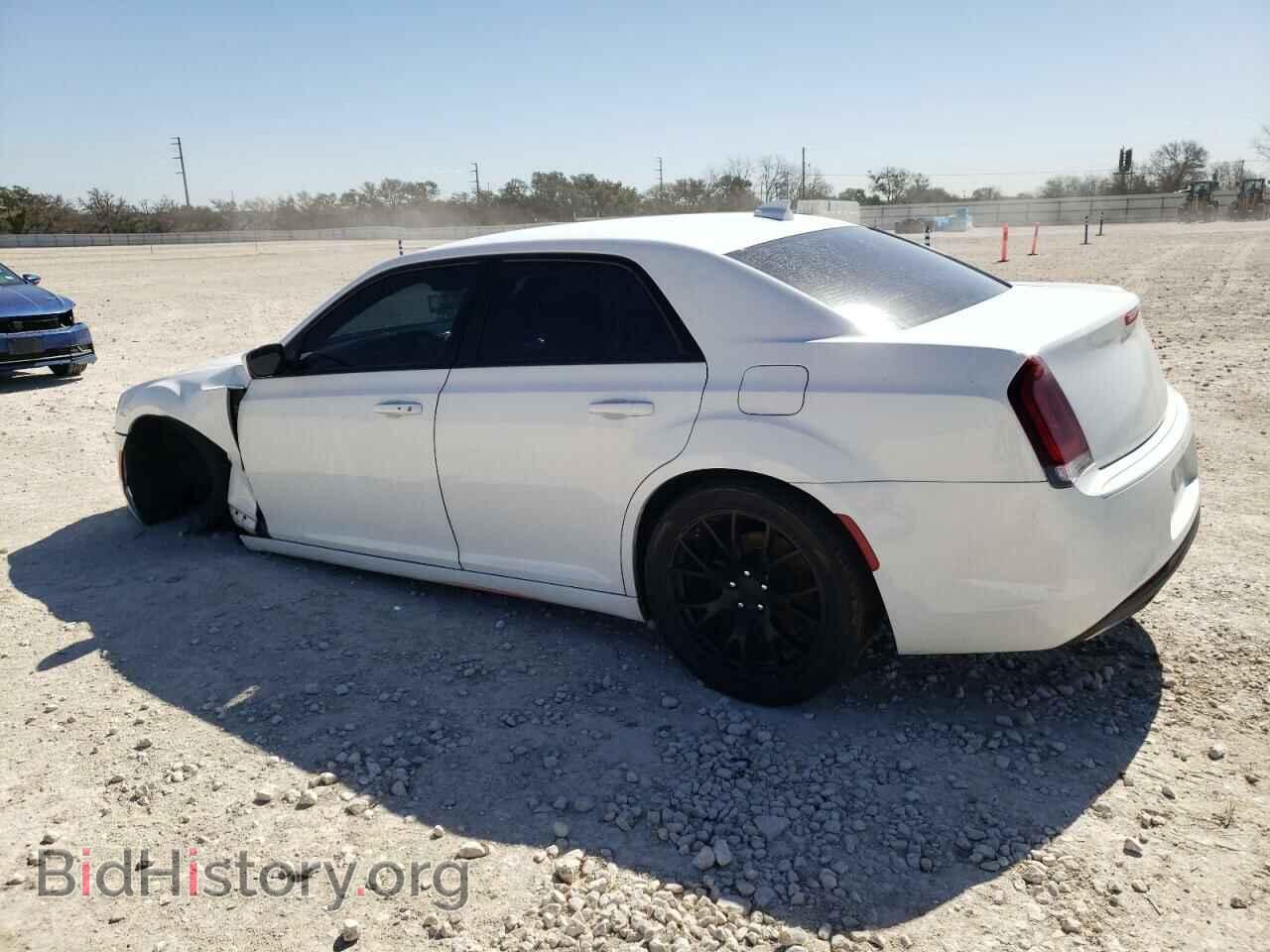 2019 CHRYSLER 300 - VIN: 2C3CCABG2KH516643 - Фото 2