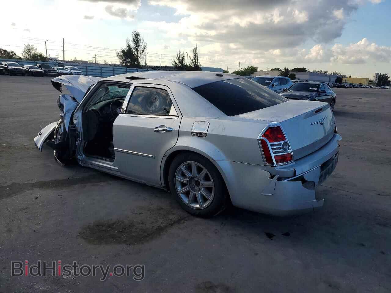 2010 CHRYSLER 300 - VIN: 2C3CA5CV0AH281149 - Фото 2