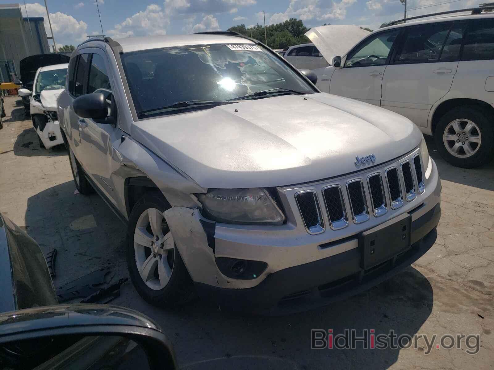 Photo 1J4NF1FB4BD215289 - JEEP COMPASS 2011